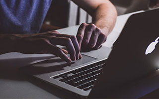 九游体育官方网站-迷你台球比赛：全民娱乐新潮流，小型台球