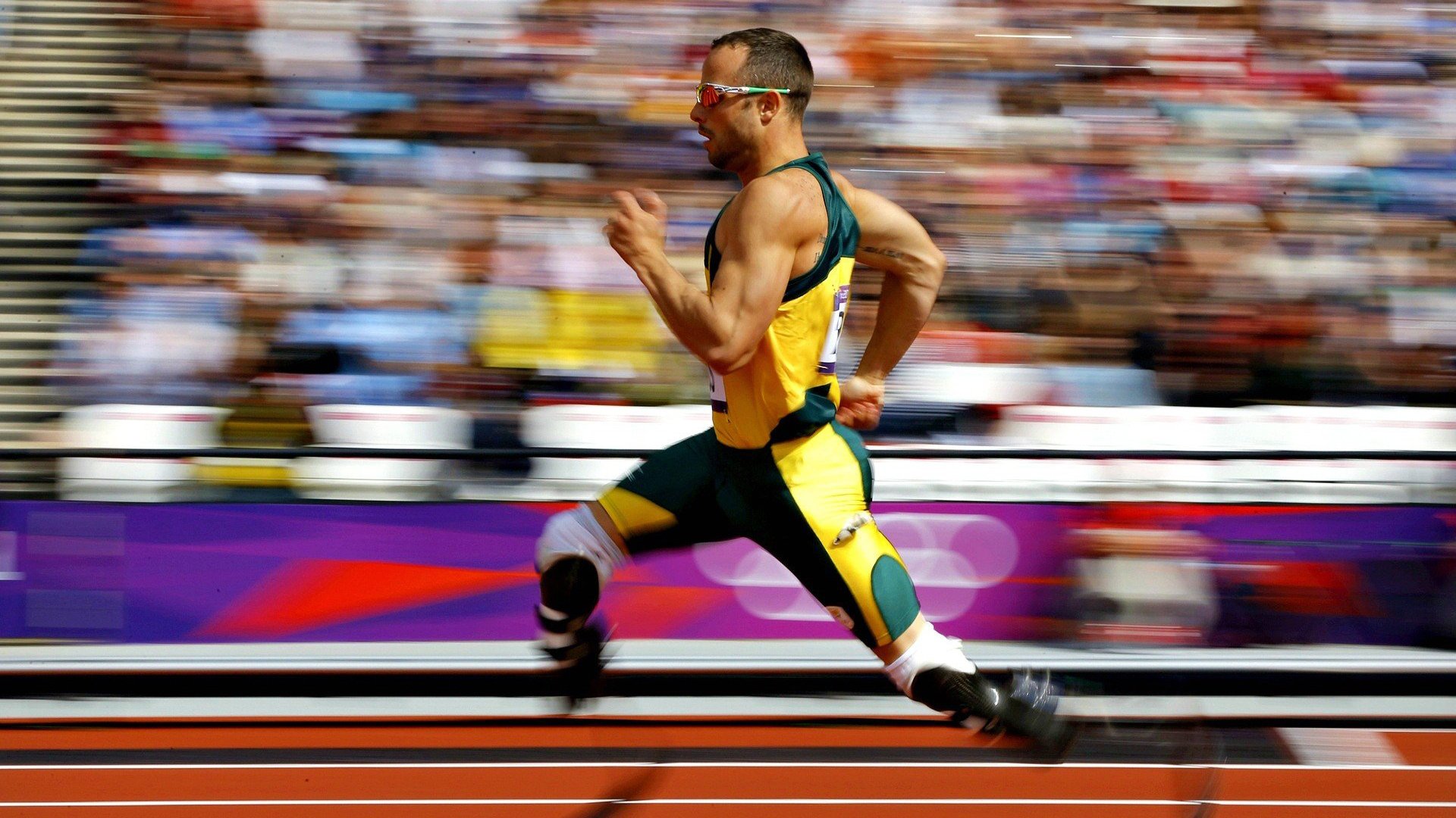 中场三人组主导控场节奏，中场组合站位